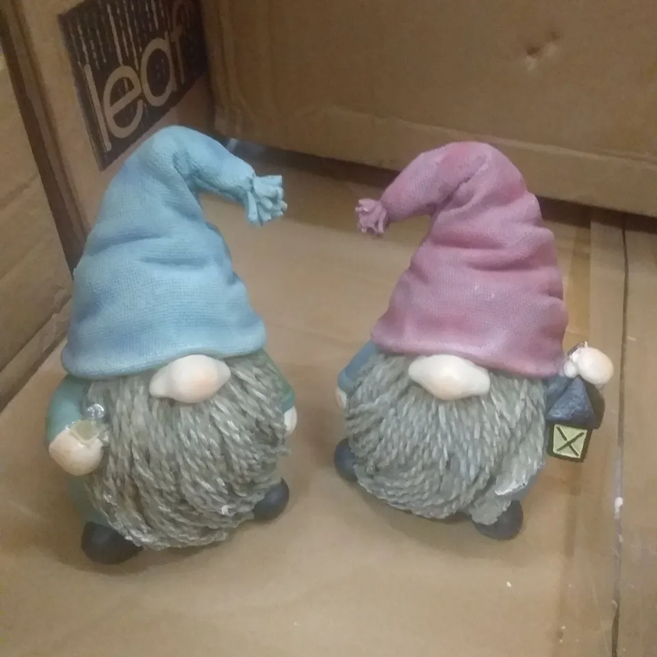 BOXED PAIR OF LED GNOMES FIGURES