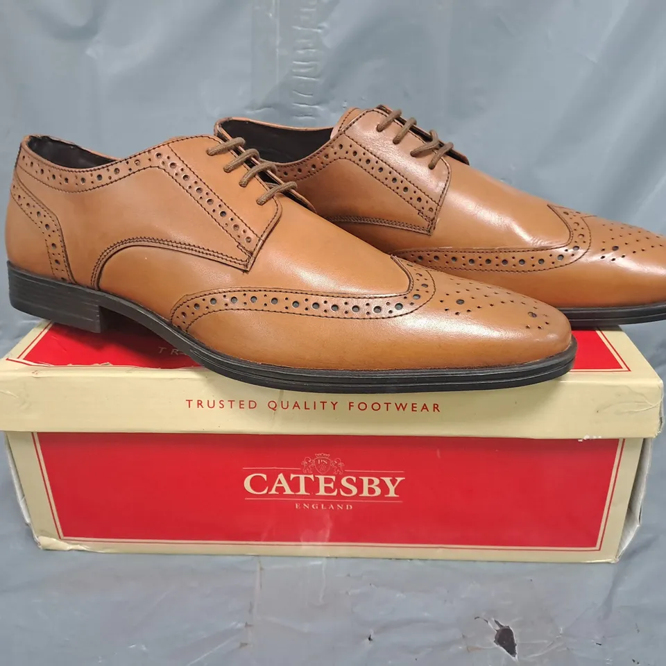 BOXED PAIR OF CATESBY LACE UP SHOES IN TAN SIZE 10