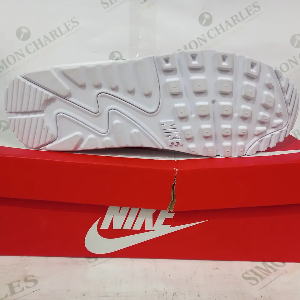 BOXED PAIR OF NIKE AIR MAX 90 SHOES IN WHITE/GREY CAMO UK SIZE 9