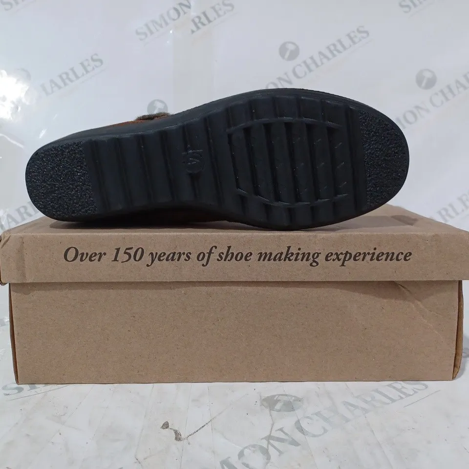 BOXED PAIR OF CUSHION-WALK WRAP BUCKLE DETAIL BOOTS IN TAN SIZE 4