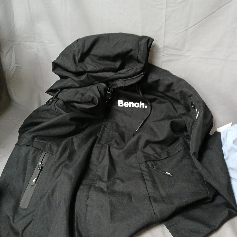 BOX OF APPROXIMATELY 25 ASSORTED CLOTHING ITEMS INCLUDING BENCH BLACK HOODED JACKET WITH POCKETS + LIGHT-BLUE SNOOPY EMBROIDERY CAP 