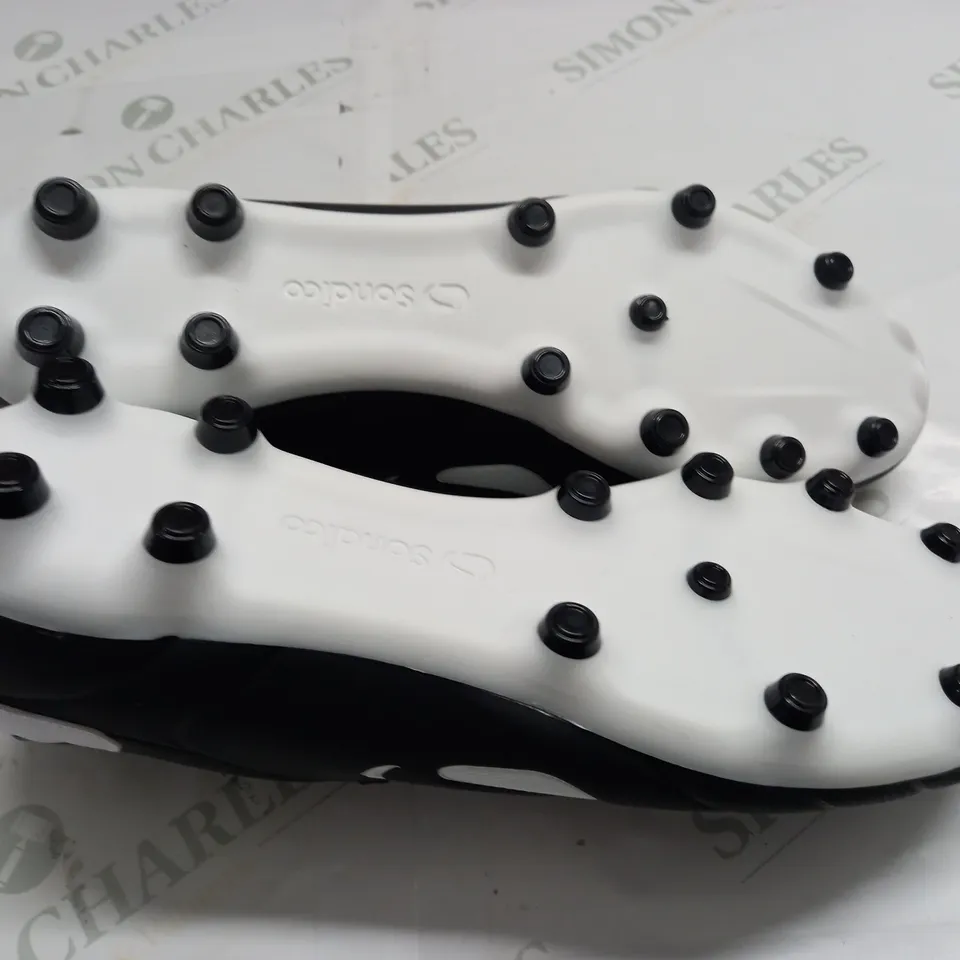 SONDICO BLACK FOOTBALL BOOTS - UK 8