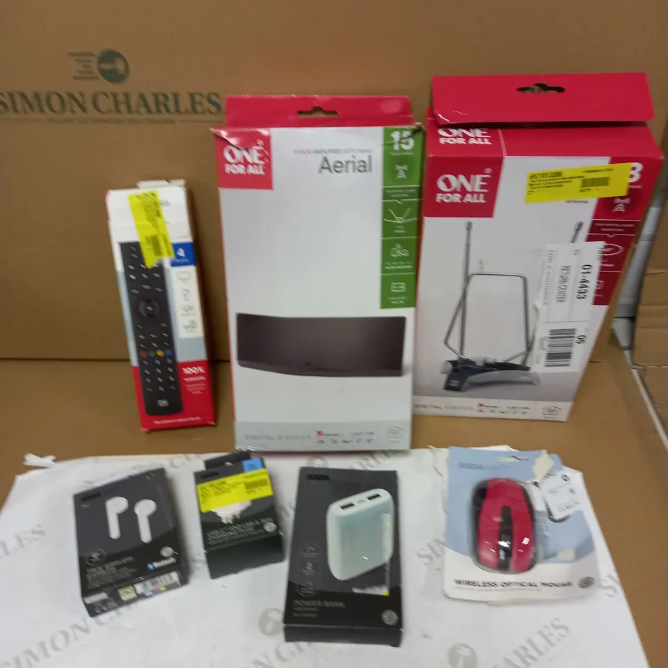 LOT OF APPROXIMATELY 20 ELECTRICAL ITEMS TO INCLUDE ONE FOR ALL INDOOR AERIAL, POWERBANK, UNIVERSAL REMOTE ETC