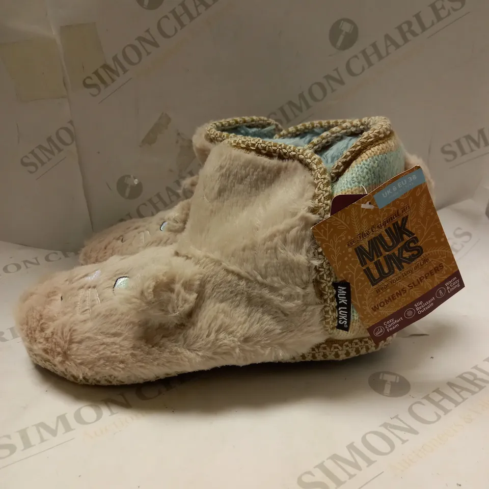 MUK LUKS CAT ANIMAL SLIPPERS - SIZE 6