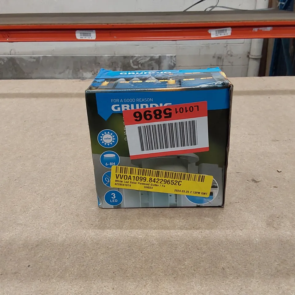 BOXED WHITE SOLAR POWERED GUTTER LIGHT (1 BOX)