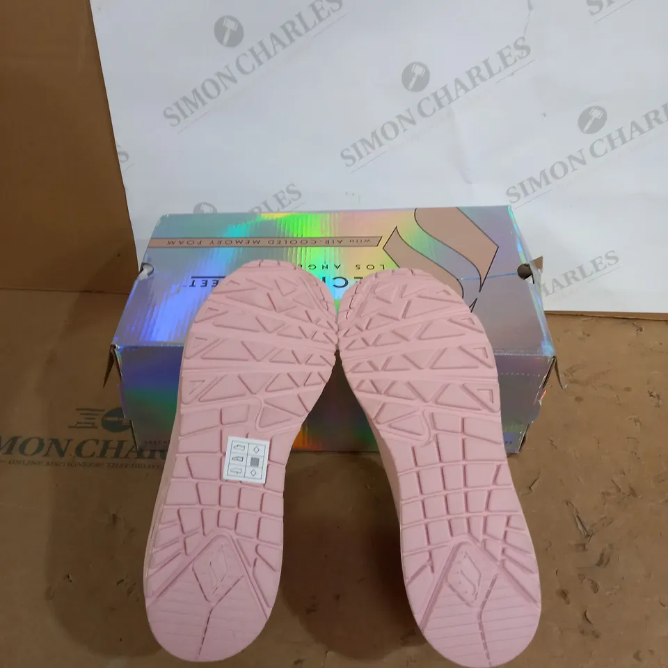 SIZE 4 SKECHERS UNO KICK TRAINERS LIGHT PINK