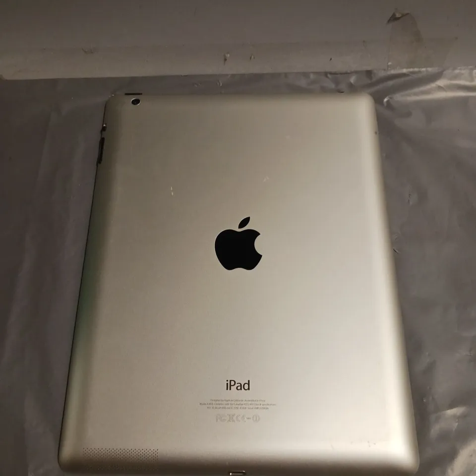 APPLE IPAD 4TH GEN TABLET IN WHITE/SILVER
