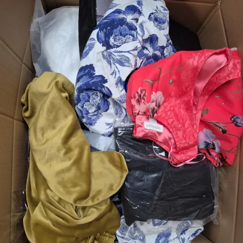 LARGE BOX OF ASSORTED CLOTHING ITEMS IN VARIOUS SIZES, STYLES AND COLOUR 