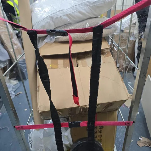 CAGE OF APPROXIMATELY 10 ASSORTED ITEMS TO INCLUDE: 5KG PLATE