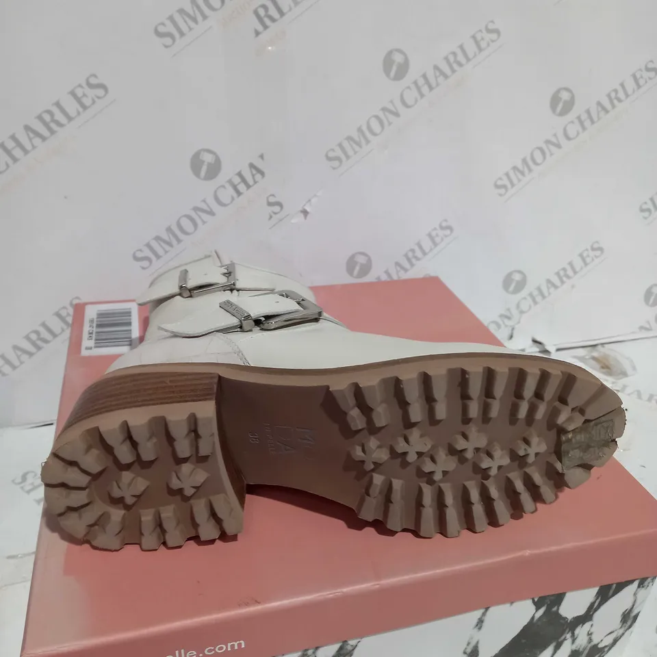BOXED MODA IN PELLE CORNELIA CREAM LEATHER - UK SIZE 6