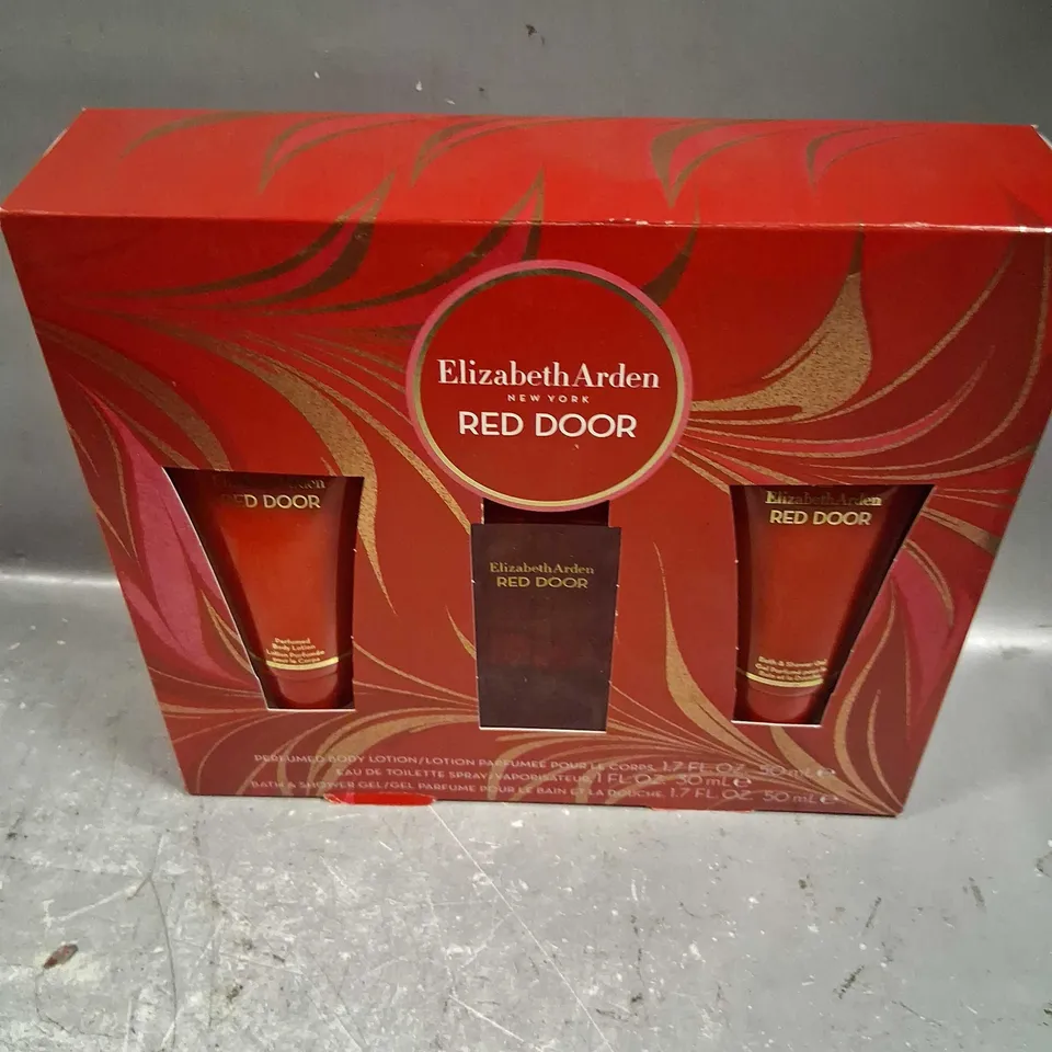 BOXED ELIZABETH ARDEN RED DOOR GIFT SET