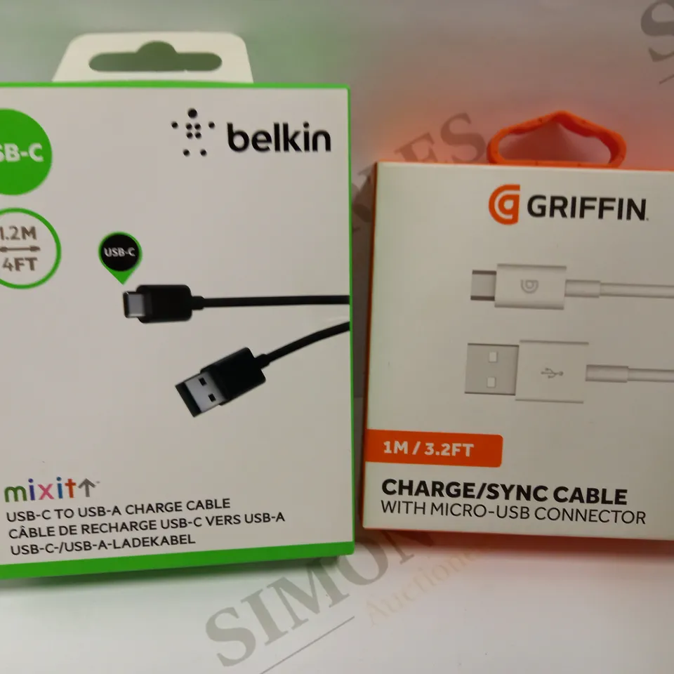 BOX OF APPROX 5 ITEMS TO INCLUDE BELKIN MIX IT CHARGING CABLE AND GRIFFIN CHARGING CABLES