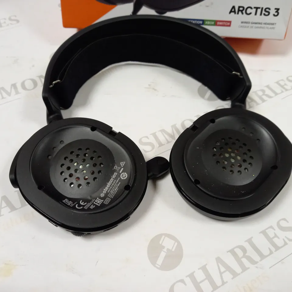 STEELSERIES ARCTIS 3 - ALL-PLATFORM GAMING HEADSET 