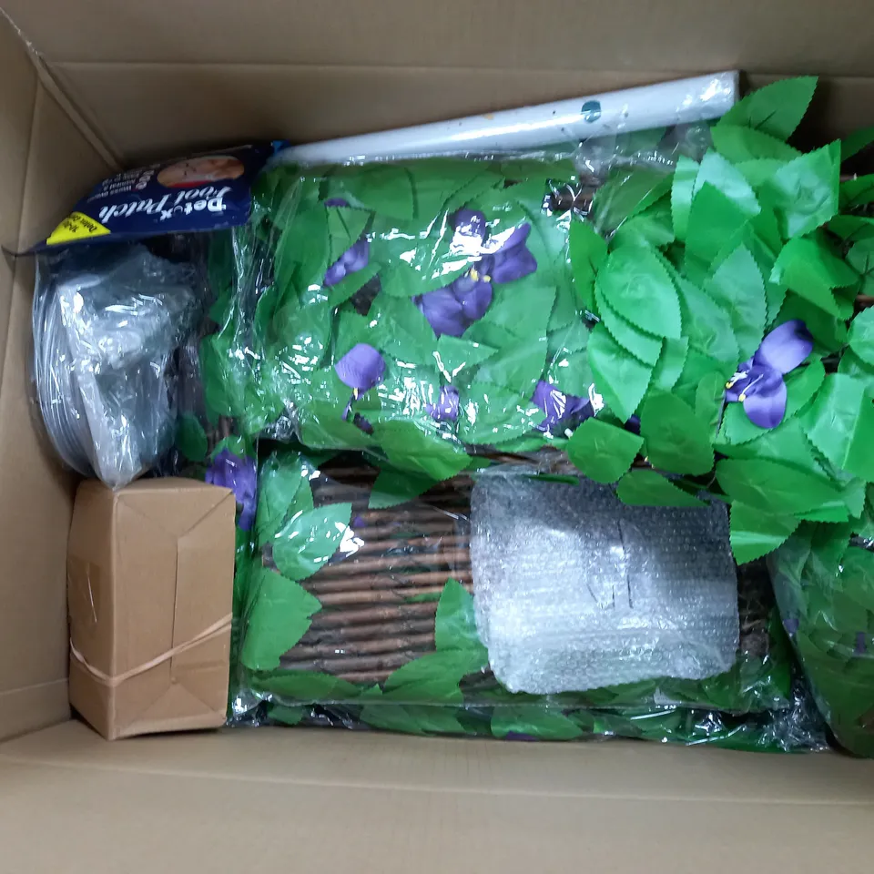 APPROXIMATELY 20 ASSORTED HOUSEHOLD ITEMS TO INCLUDE XEROX PAPER, GLOWWORM 6 FIREFLY JARS, TWIN HEART OUTDOOR DECOR PIECES, ETC