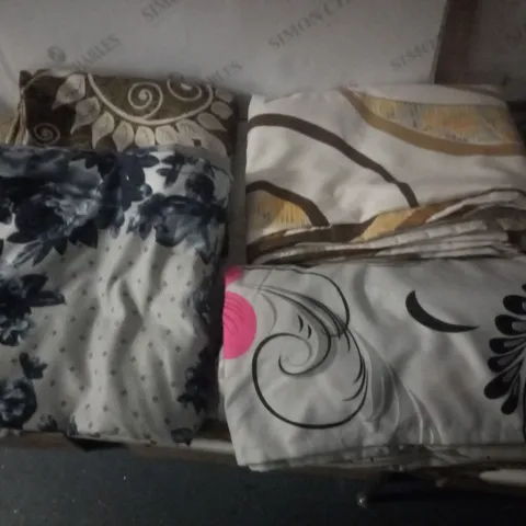 GROUP OF 8 BLANKETS OF VARIOUS SIZES AND DESIGNS