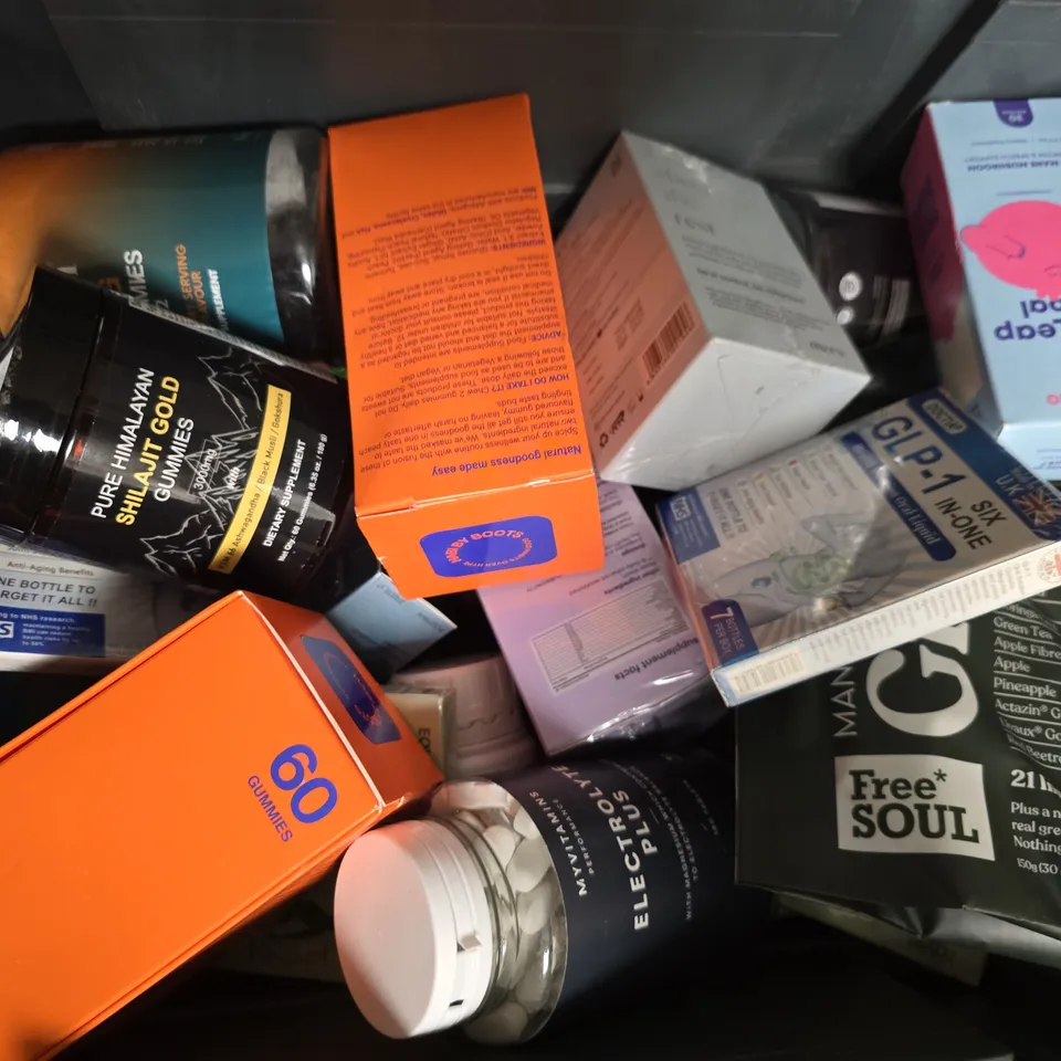 APPROXIMATELY 15 ASSORTED VITAMIN/HEALTH AID PRODUCTS TO INCLUDEMYVITAMINS ELECTROLYTE PLUS, FREE SOUL GREENS MANGO, NOOTRUM SHILAJIT GUMMIES, ETC - COLLECTION ONLY