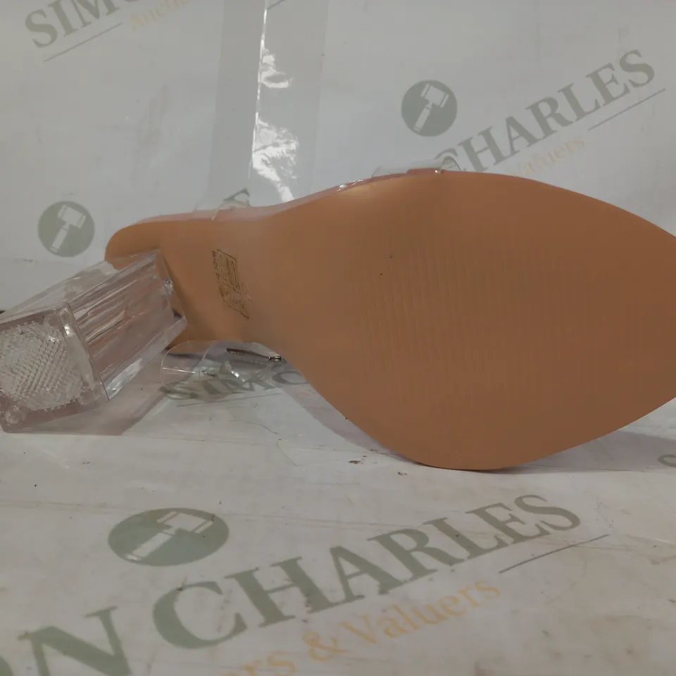 BOXED PAIR OF PRETTY LITTLE THING OPEN TOE CLEAR BLOCK HEEL SANDALS IN NUDE SIZE 6