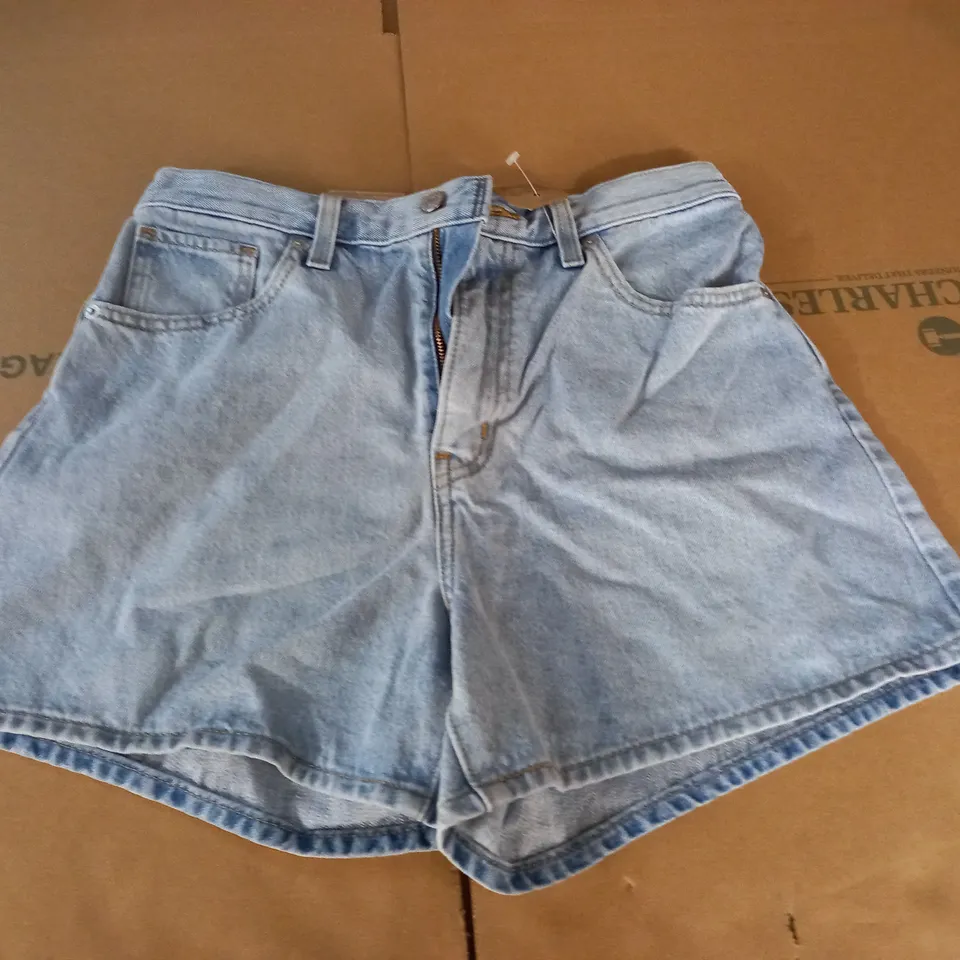 LEVIS HIGH WAISTED MOM SHORTS - 28