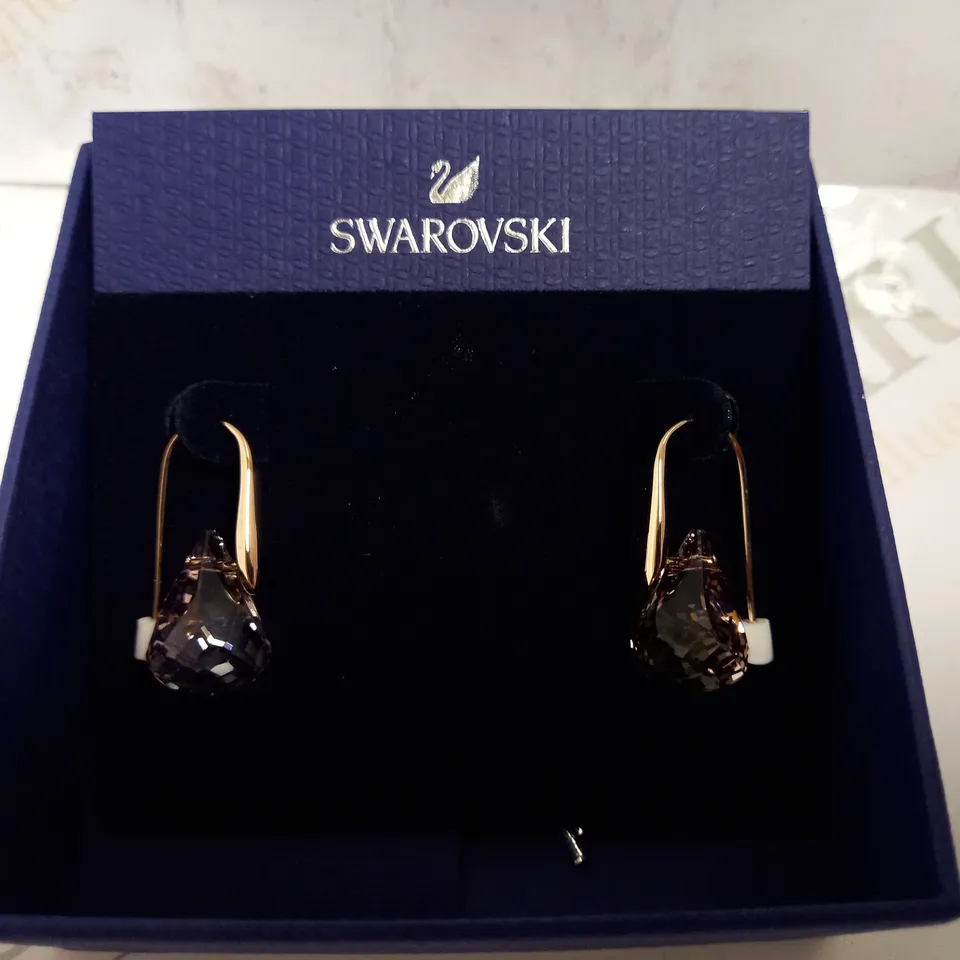 SWAROVSKI PAIR OF CRYSTAL/GOLD EFFECT DROP EARRINGS
