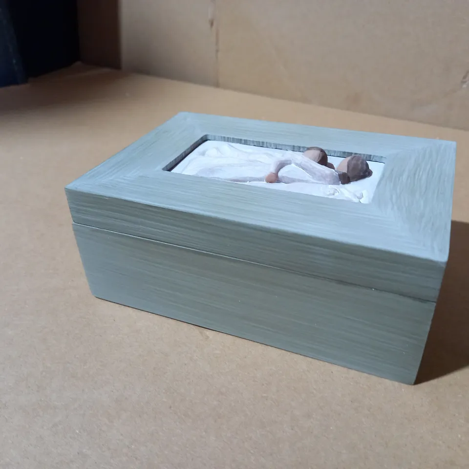 MOTHER AND DAUGHTER MEMORY BOX