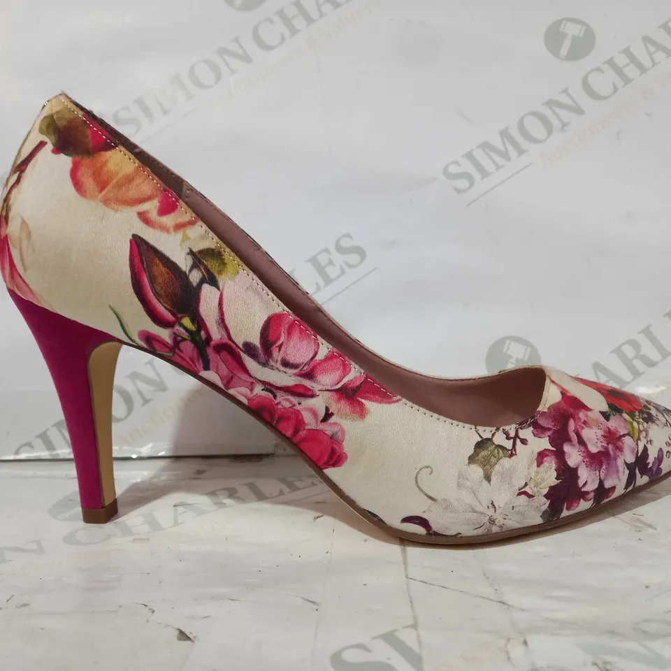 BOXED PAIR OF OASIS COSED TOE HEELS IN FLORAL PRINT EU SIZE 39