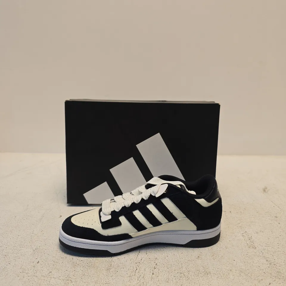 ADIDAS RAPID COURT LOW SNEAKERS – BLACK/WHITE, UK 6.5 (US 7) – BOXED