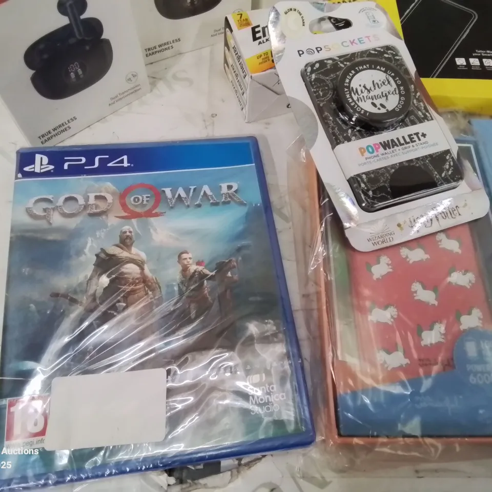 BOX CONTAINING LARGE NUMBER OF BOXED ELECTRONIC GOODS TO INCLUDE: INDOOR SECURITY CAMERAS, PS4 GAME, ILLUSION LAMP, VARIOUS BATTERIES, PLUG ADAPTORS, CHARGING CABLES AND LOTS MORE