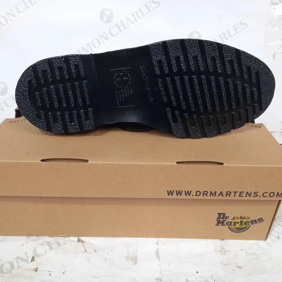 BOXED PAIR OF DR MARTENS 1461 MONO SHOES IN BLACK UK SIZE 8