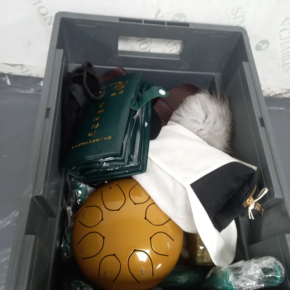 APPROXIMATELY 10  ASSORTED HOUSEHOLD ITEMS TOO INCLUDE TRAVEL PILLOW , HOUSEHOLD ITEMS , ETC 