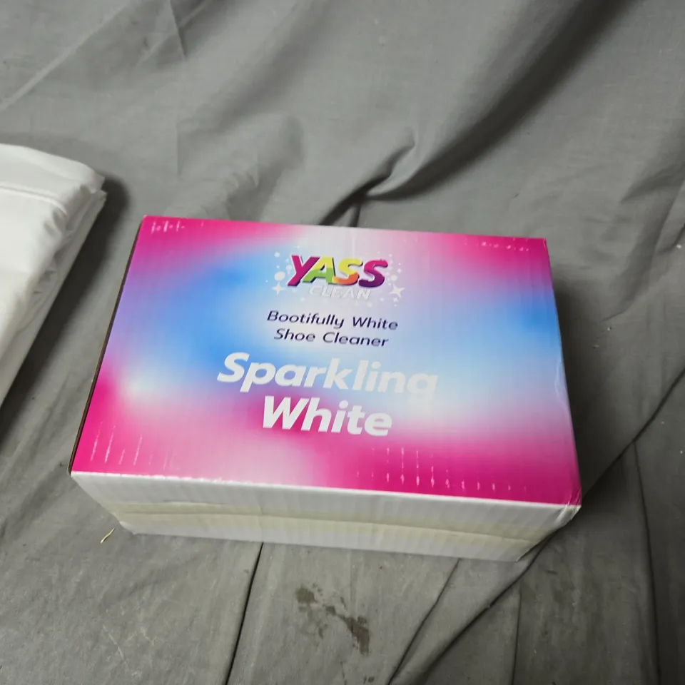 BOX OF APPROXIMATELY 15 ASSORTED HOUSEHOLD ITEMS INCLUDING FITTED SHEETS AND SHOE CLEANER 