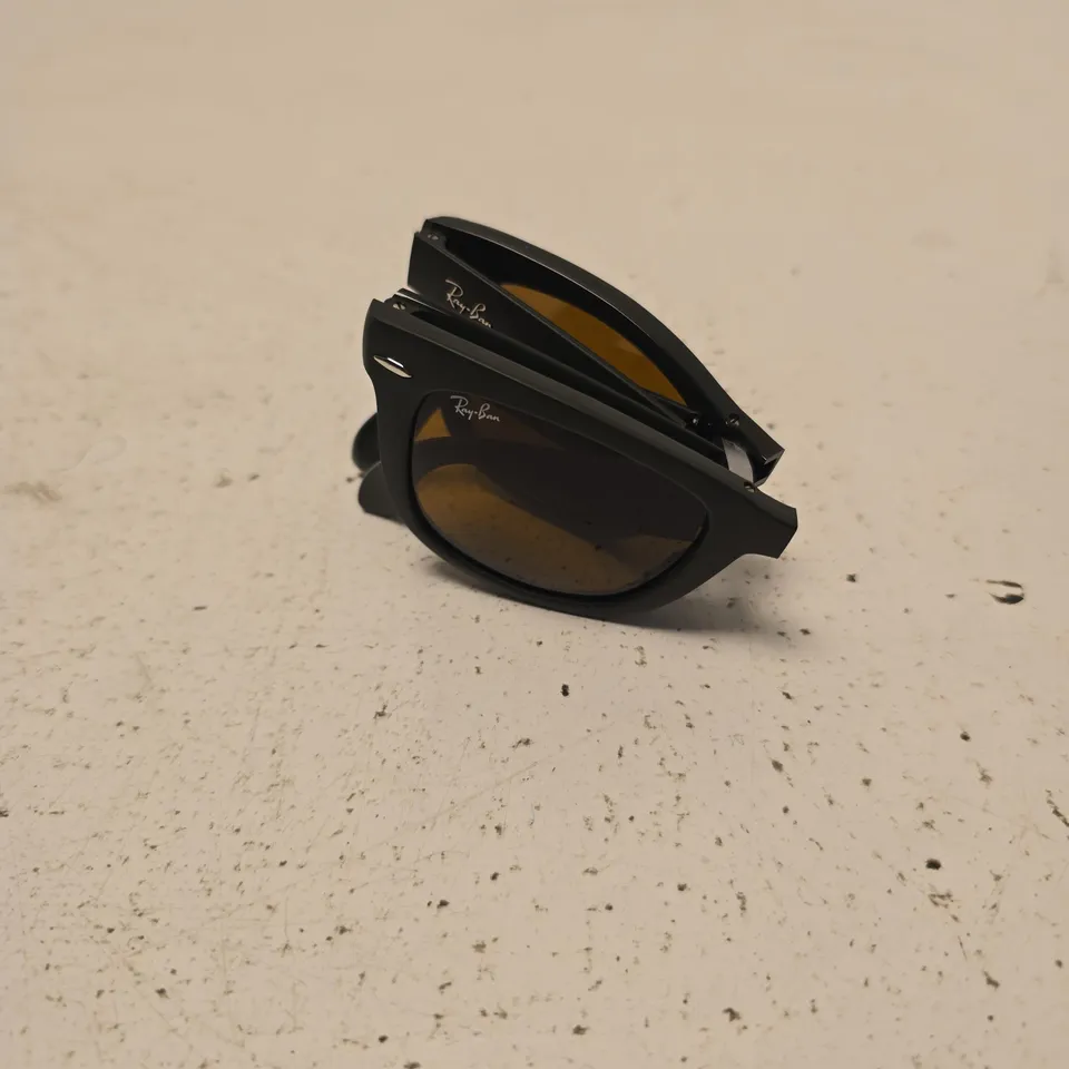 RAY BAN FOLDING WAYFARER BOXED