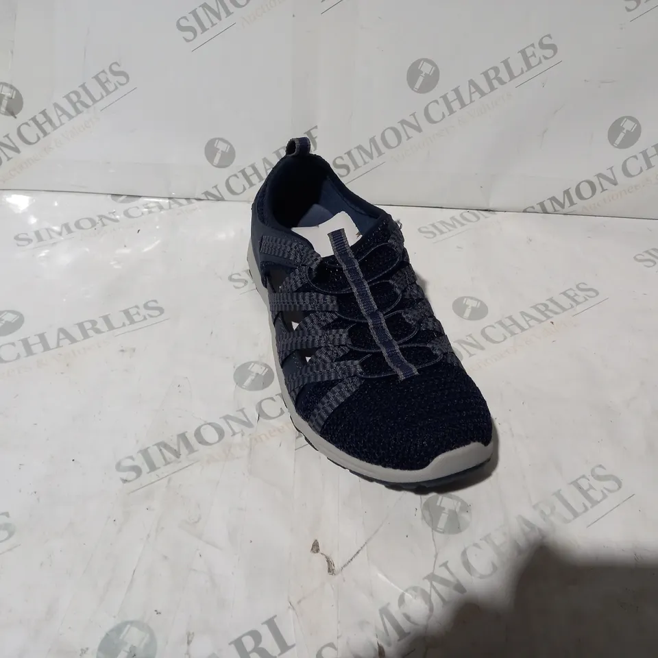 BOXED PAIR OF SKECHERS REGGAE FEST 2.0 FISHERMAN SHOES IN NAVY UK SIZE 4