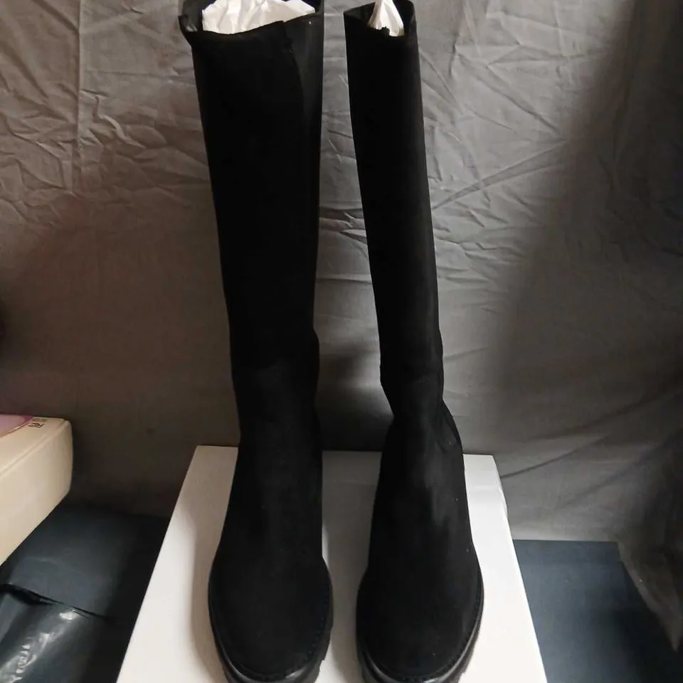 RUSSELL & BROMLEY MYSTIC TALL BLACK SUEDE KNEE-HIGH BOOTS – UK 7