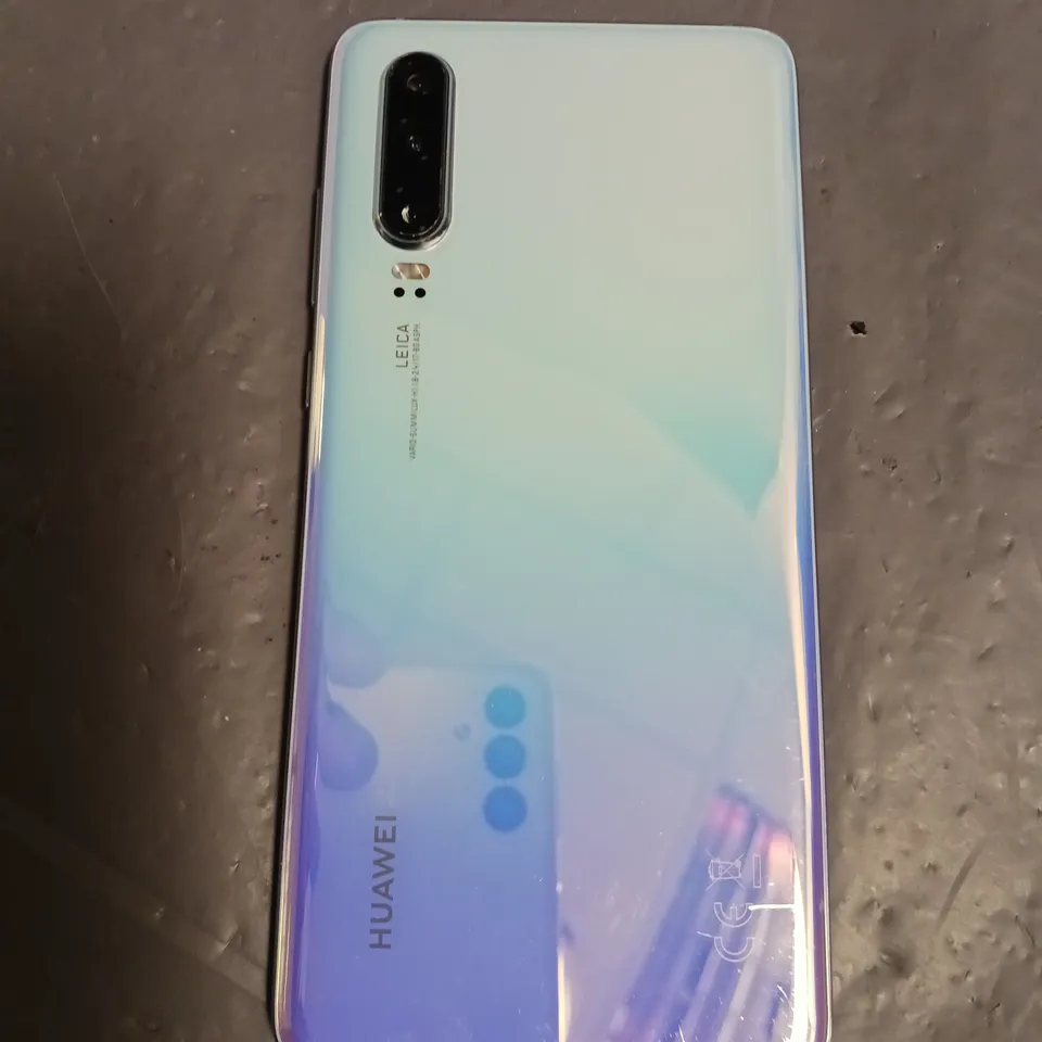 BOXED HUAWEI P30 RAM 6GB 128GB MOBILE PHONE IN BREATHING CRYSTAL - ELE-L09