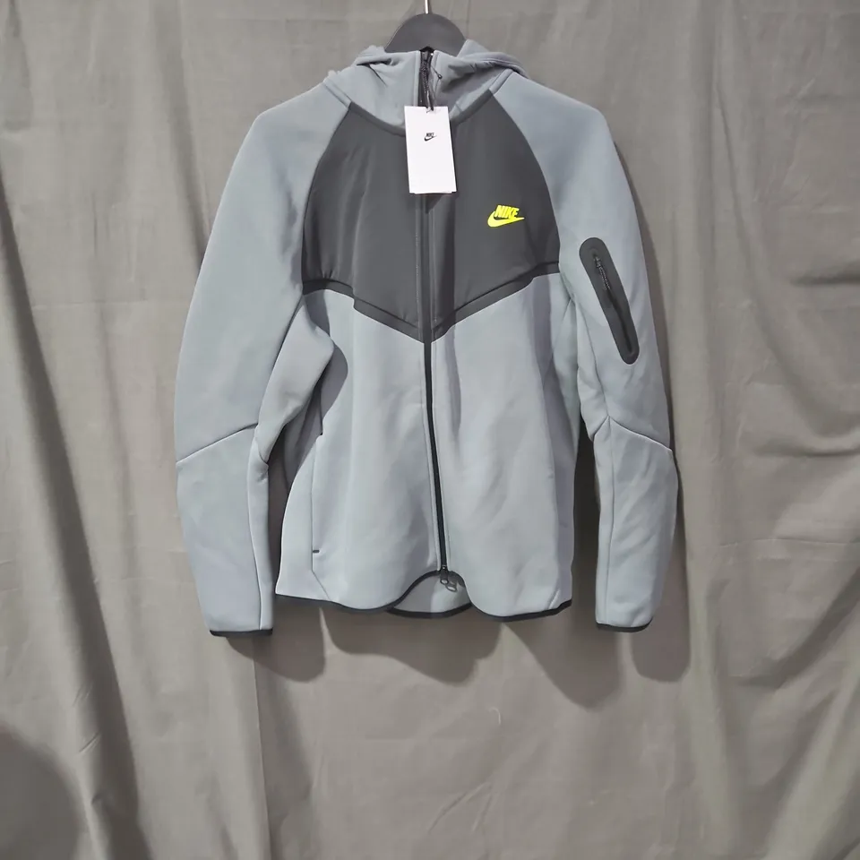 NIKE MEN'S JACKET – GREY/BLACK WITH NEON YELLOW SWOOSH SIZE L