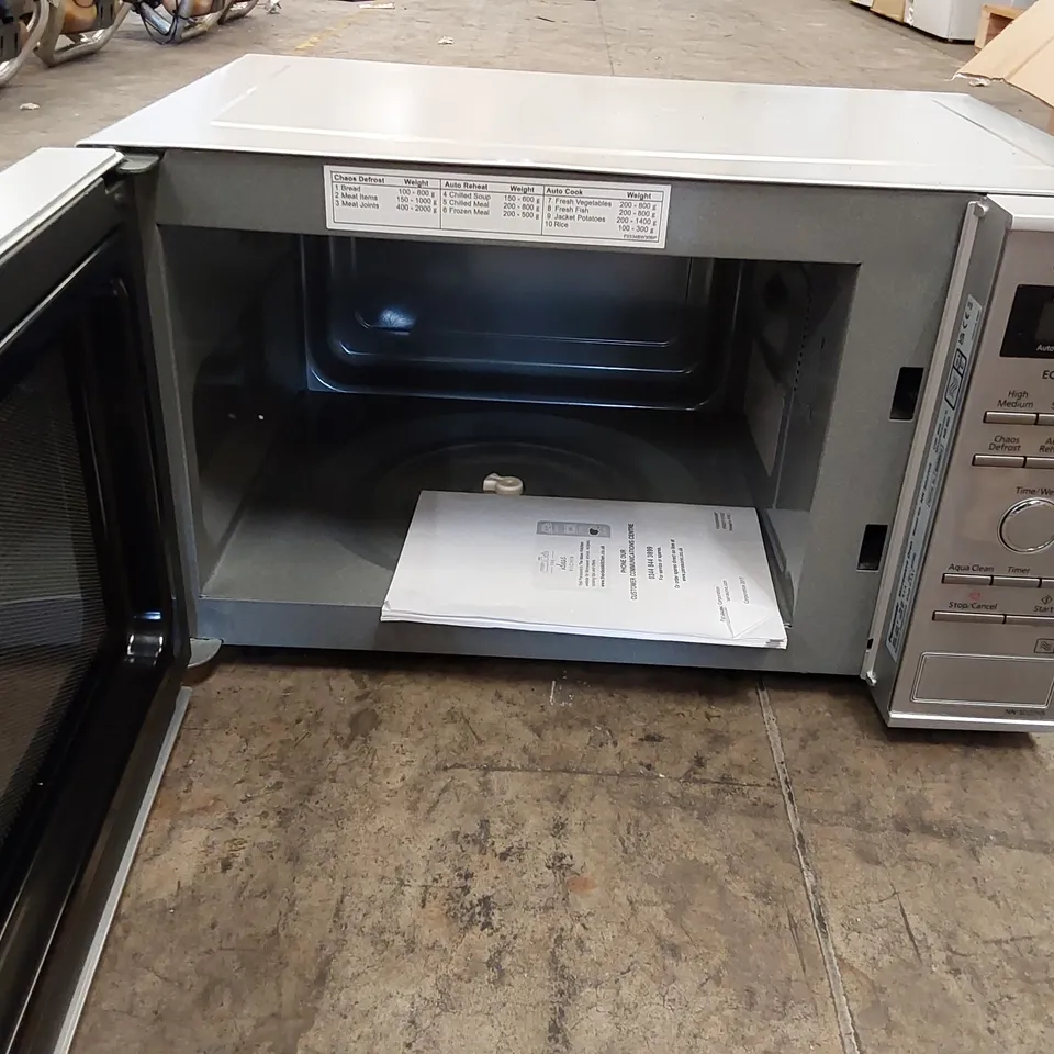 BOXED PANASONIC NN-SD27HSBPQ SOLO INVERTER MICROWAVE OVEN, 23 LITRE, 1000 W, STAINLESS STEEL (1 BOX)