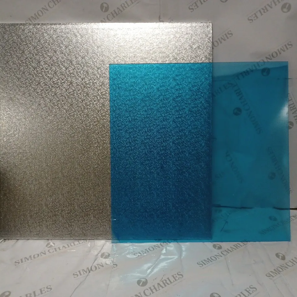 LOT OF SILVER EFFECT CAKE PLATFORM AND ACRYLIC BLUE WINDOW