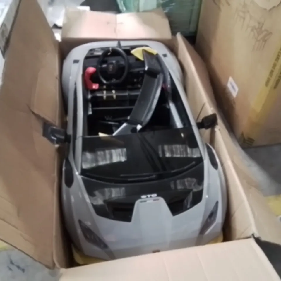 BOXED LAMBORGHINI HURRICAN SPYDER ELECTRIC RIDE ON CAR