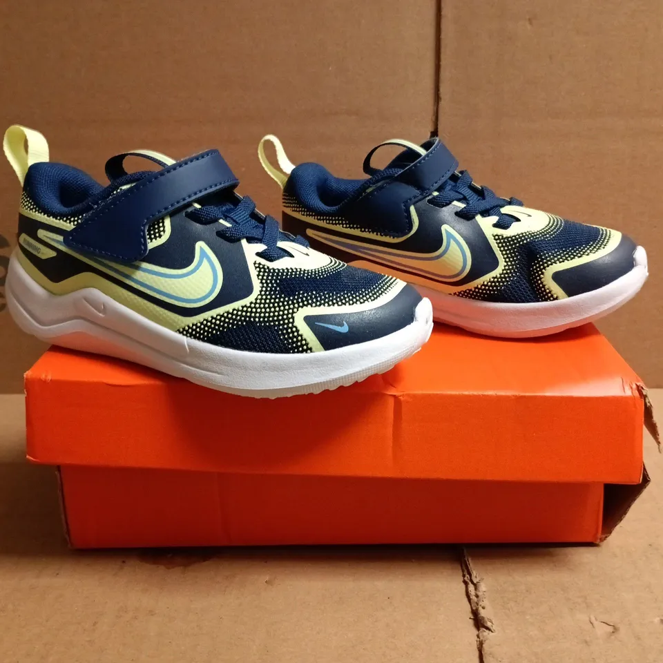 BOXED PAIR OF NIKE COSMIC RUNNER KID'S TRAINERS IN NAVY/PALE MINT SIZE UK 8.5