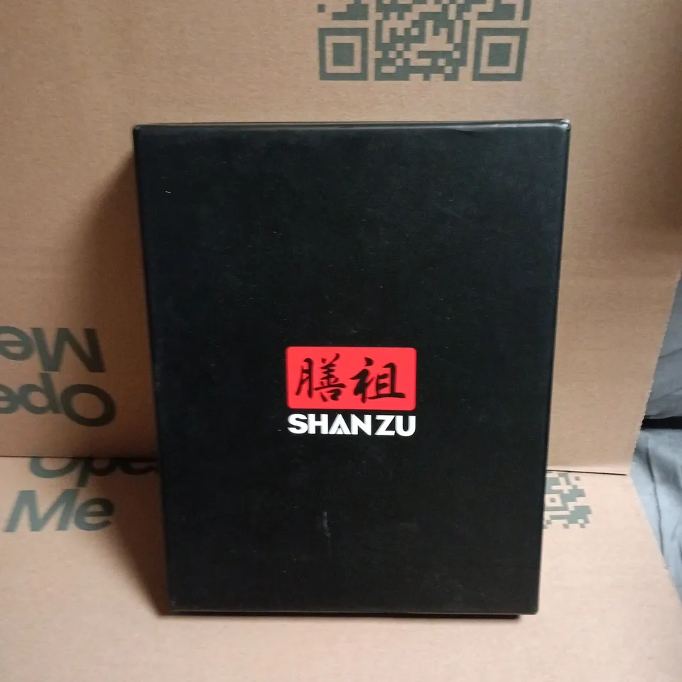 SHANZU SIX-PIECE KNIFE SET WITH WOODEN HANDLES IN RED PRESENTATION BOX