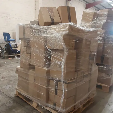 PALLET CONTAINING A VERY LARGE QUANTITY OF ASSORTED LIGHTING ITEMS