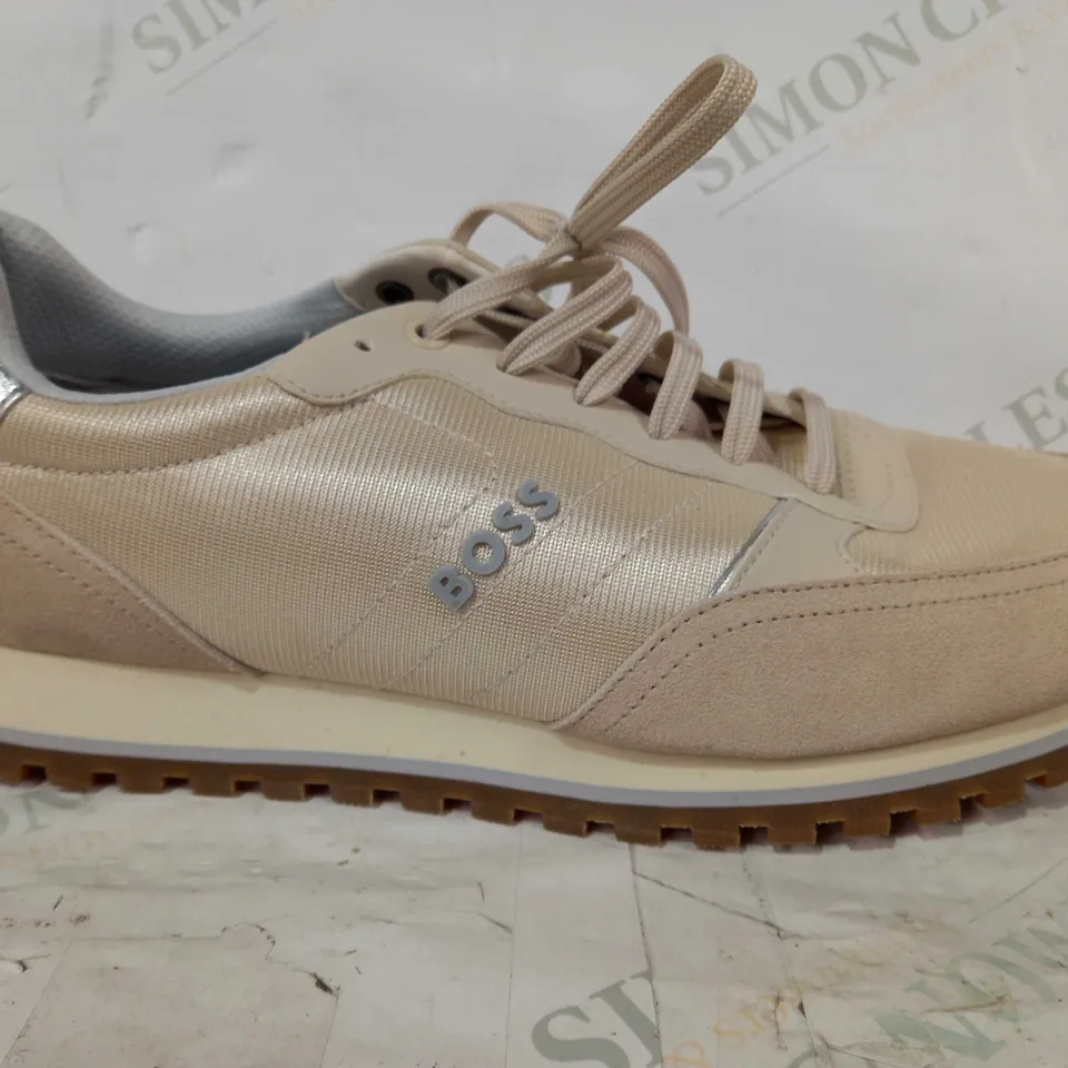 PAIR OF BOSS SHOES IN SAND/TAN EU SIZE 44