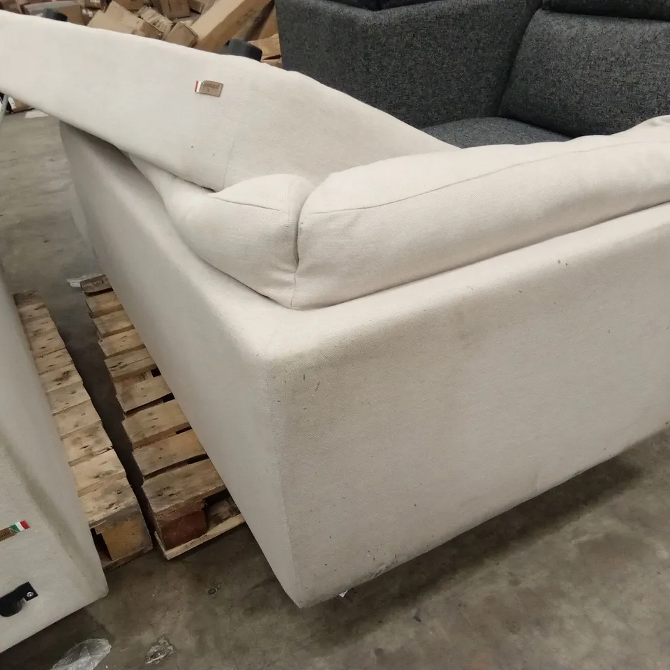 QUALITY DESIGNER FABRIC UPHOLSTERED CORNER CHAISE SOFA WITH LIFT-UP STORAGE // DAMAGED ITEM