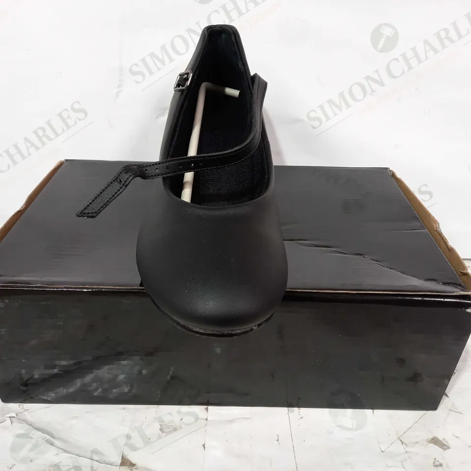 BOXED PAIR OF DESIGNER LOW HEEL SLIP-ON SHOES IN BLACK UK SIZE 6