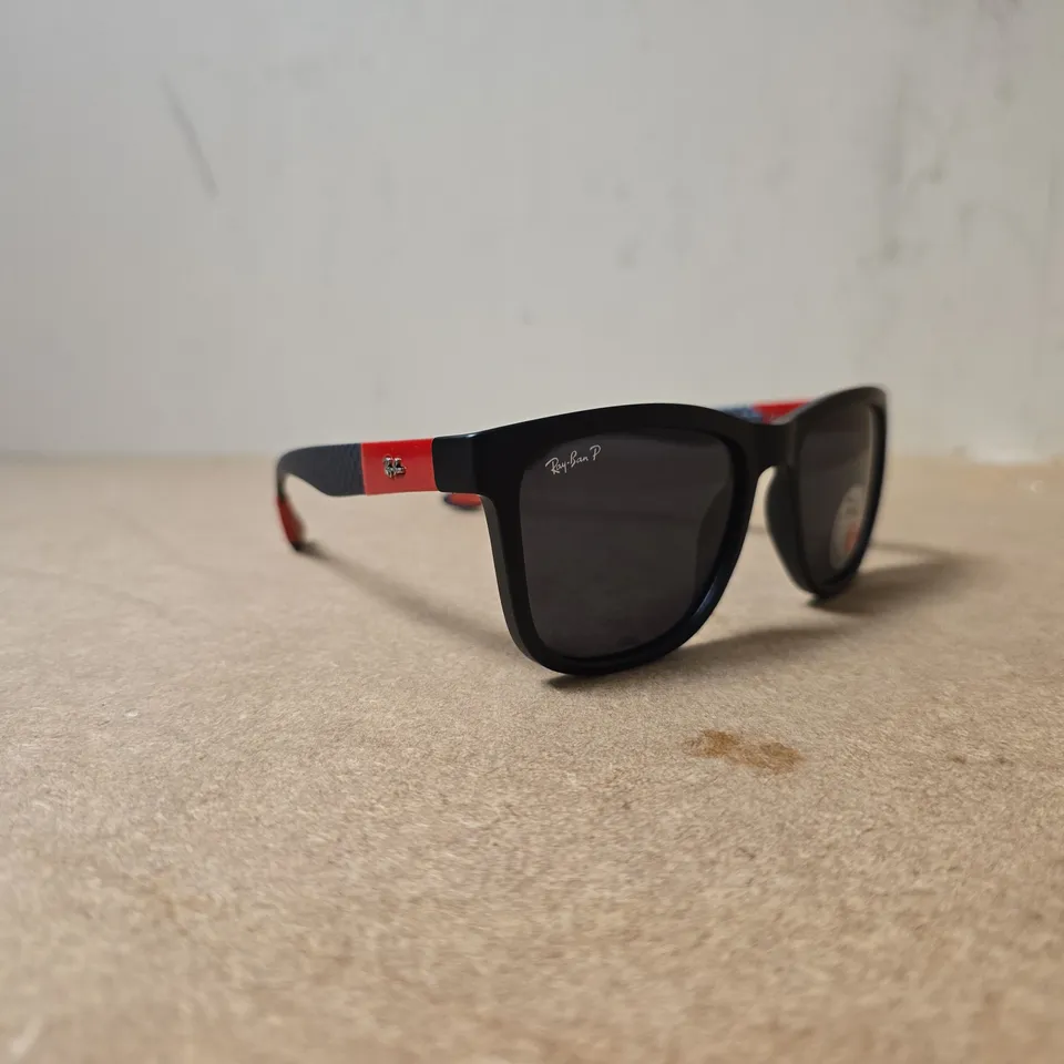 BOXED RAY-BAN SUNGLASSES – BLACK WAYFARER-STYLE FRAME WITH FERRARI PATTERNED TEMPLES