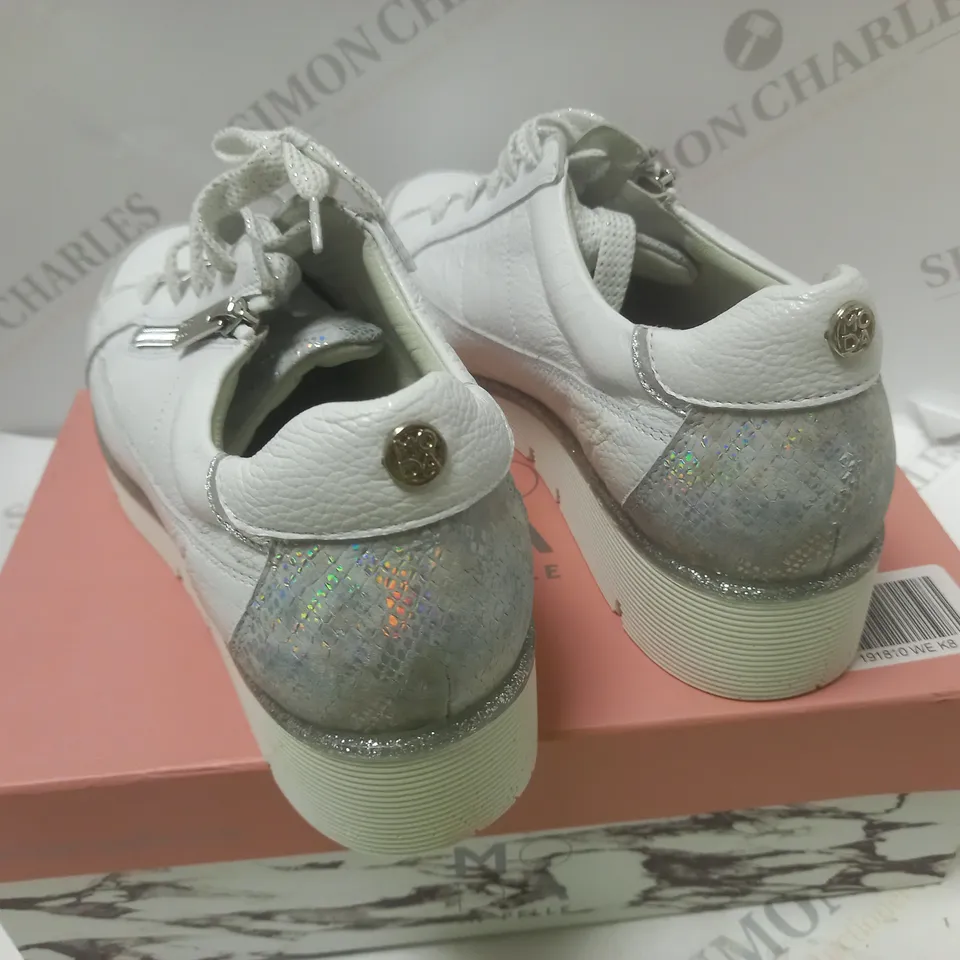 BOXED GENE WHITE LEATHER WEDGE LEATHER TRAINER - SIZE 8