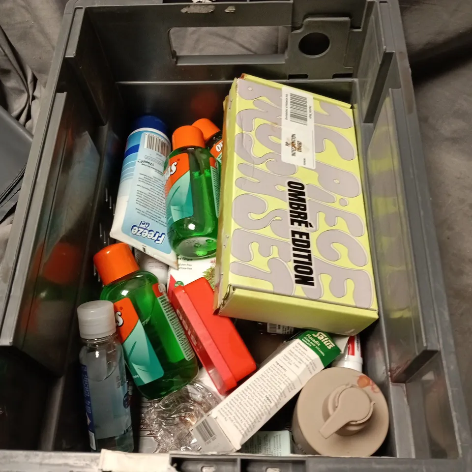 APPROXIMATELY 12 ASSORTED HEALTH AND BEAUTY ITEMS INCLUDING OLBAS BATH, FREEZE GEL AND HAND SANITIZER