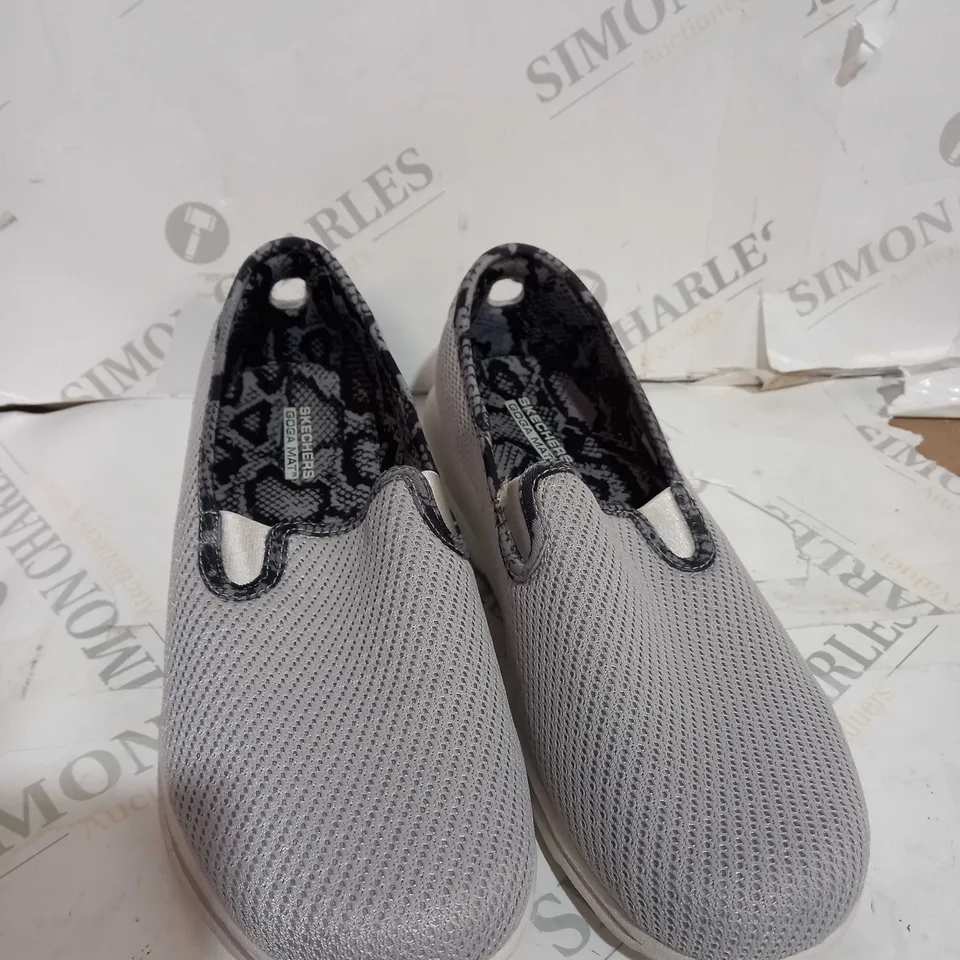 SKECHERS ORIGINAL GO WALK SLIP ON TRAINERS IN GREY - UK SIZE 5