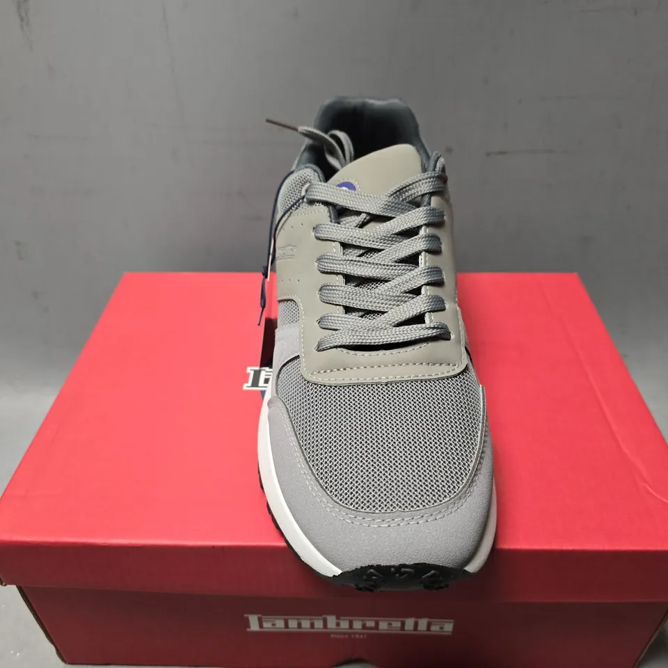 LAMBRETTA MENS ECHO 2 LACE UP SPORTY RETRO TRAINERS - UK 9