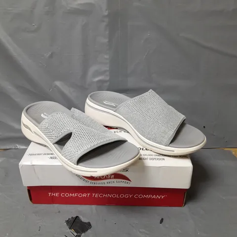  SKECHERS GO WALK ARCH FIT SANDAL GREY SIZE 7